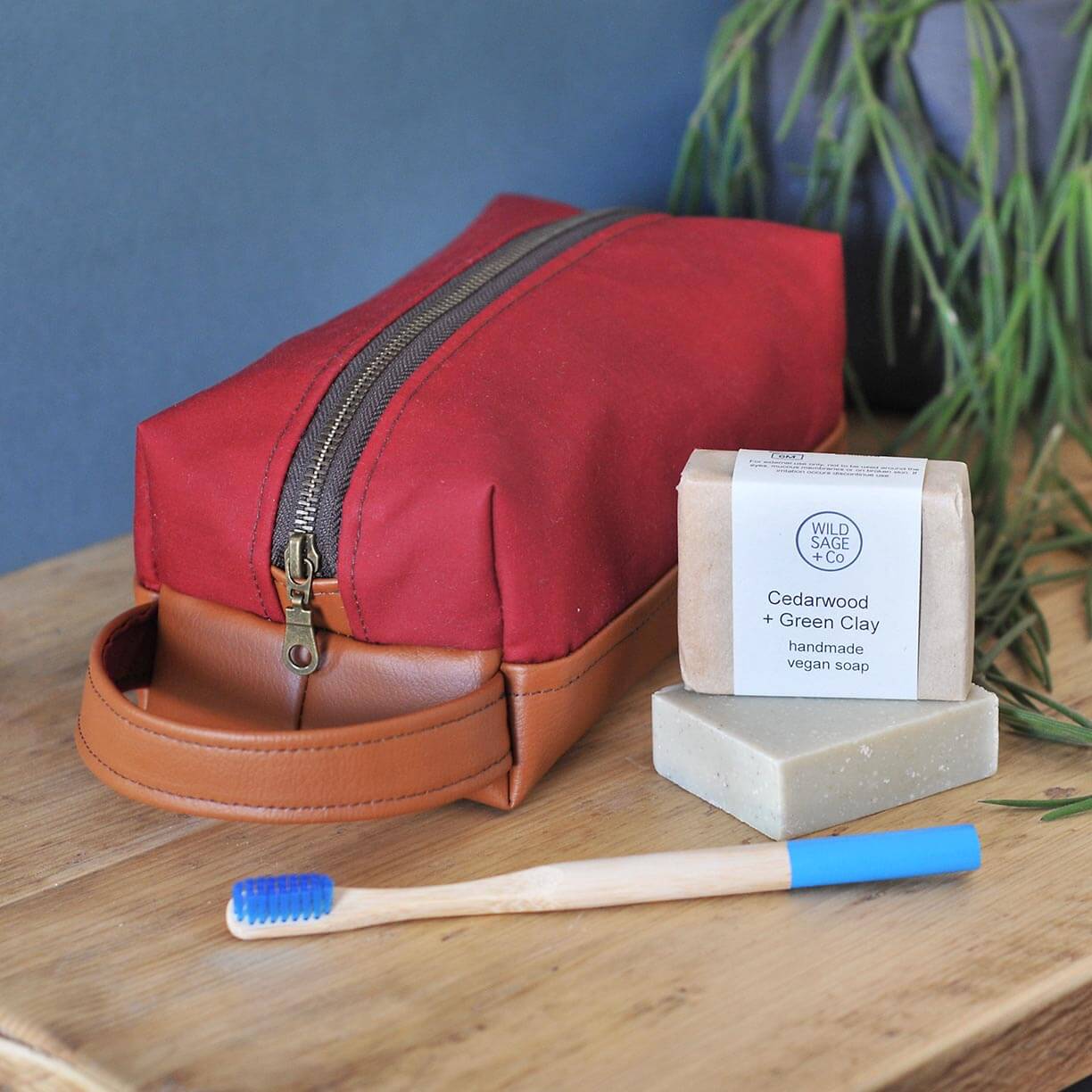 Recycled leather Dopp kit wash bag gift set in red